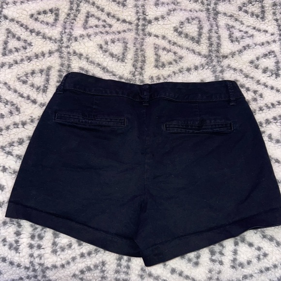 Old Navy mid-rise shorts - Picture 2 of 4